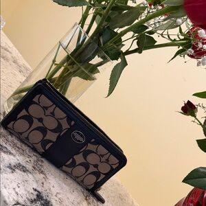 Coach Signature Black and Tan Wallet